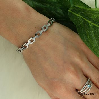 Bransoletka damska sztywna o formie łańcucha z cyrkoniami Nomination 029509 001 z kolekcji Pretty Bangles. Bransoletka wykonana z najwyższej jakości stali szlachetnej, dzięki czemu jej posiadaczka będzie mogła długo cieszyć się.jpg